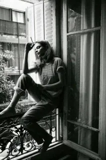 🕷 c72f7c0d wanita, rokok, jendela, balkon, merokok, dalam ruangan telegram sticker