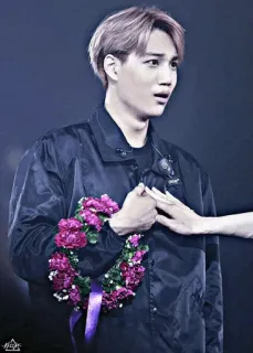 ➰ 88c823eb Mann, Person, Porträt, Blumen, Kpop telegram sticker