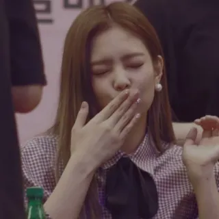 🥀 84b7d10f 여자, 소녀, 뽀뽀, 한국, 아시아, 사람, 키스, 제스처 telegram sticker