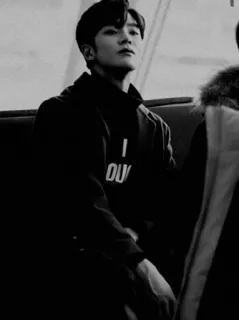 📎 eec7574e I
OUT man, portrait, black and white, indoors telegram sticker