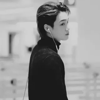 🍂 77af3233 ผู้ชาย, ขาวดำ, ภาพเหมือน, หูฟัง, แฟชั่น, เคป็อป telegram sticker