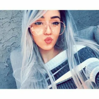 😙 325e2a23 mujer, chica, persona, retrato, gafas, pelo gris whatsapp sticker