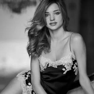 🍷 98649804 Miranda Kerr Modella, Lingerie, Indumenti da notte, Bianco e nero, Moda, Celebrità, Bella donna whatsapp sticker