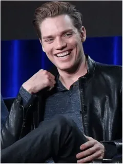 ✖️ f7e754b9 persona, hombre, actor, sonriendo, chaqueta de cuero whatsapp sticker