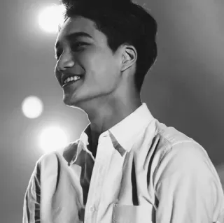 🌑 cec9e4ce 人, 男人, 微笑, 肖像, 黑白 whatsapp sticker