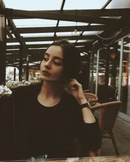 💸 27f8d9e9 女人, 肖像, 女孩, 人, 咖啡厅, 坐着 telegram sticker