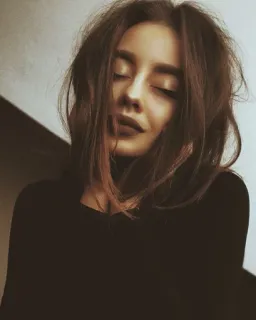 💸 c8bded2b 女人, 肖像, 闭眼, 黑发, 艺术, 室内 telegram sticker