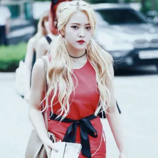 🌩 7f280a85 ผู้หญิง, ผมบลอนด์, ชุดแดง, ผมเปีย, เกาหลี, ภาพเหมือน, แฟชั่น telegram sticker