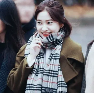 🌾 b5e3b38e ผู้หญิง, ภาพเหมือน, ผ้าพันคอ, แฟชั่น, สไตล์, คน telegram sticker