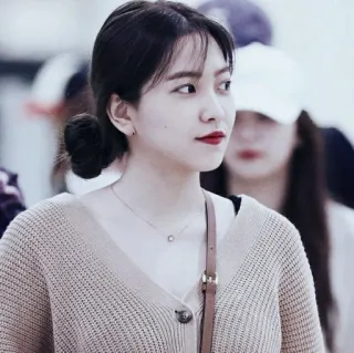 🖇 bf34a1cc ผู้หญิง, คาร์ดิแกน, ภาพเหมือน, เกาหลี, เสื้อสเวตเตอร์, คน telegram sticker