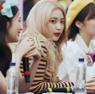 🖇 c8524d4b ผู้หญิง, เกาหลี, ไอดอล, ภาพเหมือน, คน, หน้า telegram sticker