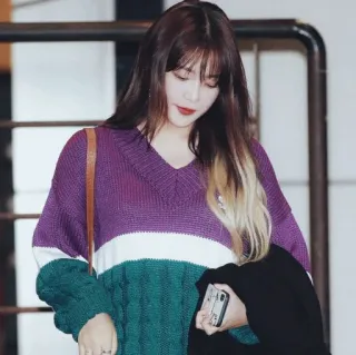 🌾 e121564f ผู้หญิง, ภาพเหมือน, เสื้อสเวตเตอร์, ผม, แฟชั่น, เสื้อผ้า telegram sticker