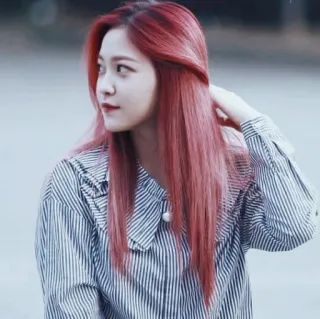 🌩 ec8821a1 ผู้หญิง, ผมแดง, เสื้อลาย, เกาหลี, ภาพบุคคล, แฟชั่น telegram sticker