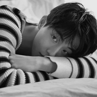 💮 242aa7fb Mann, Porträt, Schwarzweiß, gestreiftes Hemd, männlich, Model telegram sticker