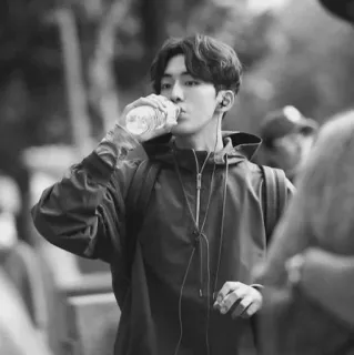 ➖ 723ca0fb Mann, trinken, Wasser, Porträt, Person, drinnen, draußen, casual telegram sticker