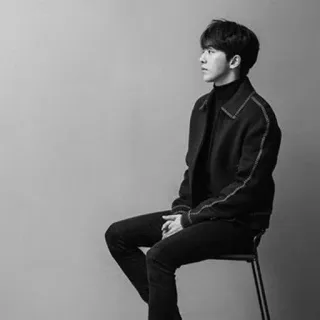 ✖️ 94152617 mann, sitzend, schwarzweiß, porträt, asiatisch telegram sticker