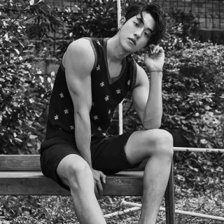 🔖 c908be3b Mann, Muskeln, Fitness, athletisch, schwarz-weiß, Pose, Model, Bank telegram sticker