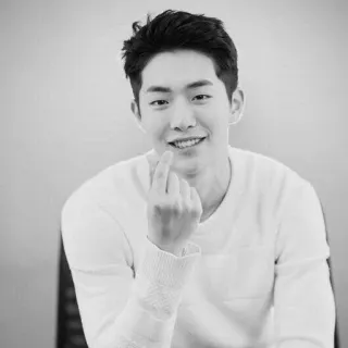 💮 f0fa4eb8 Koreanisch, Schauspieler, Mann, Fingerherz, Porträt, Schwarzweiß telegram sticker