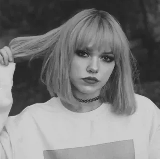 🌨 706c3c1b Frau, Porträt, Mädchen, blonde Haare, Choker, Pullover telegram sticker