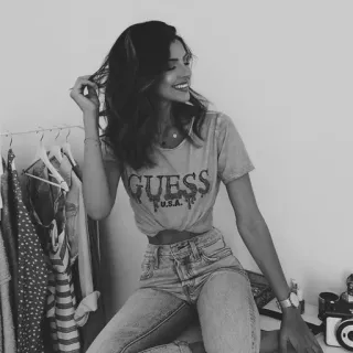 🌨 ba6e7430 GUESS U.S.A. Frau, Jeans, Kleidung, T-Shirt, Guess, Porträt, Mode, Schwarzweiß telegram sticker