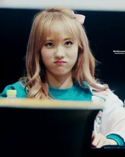 🥨 5ad63164 chân dung, phụ nữ, tóc hồng, nơ, chụp ảnh chân dung telegram sticker