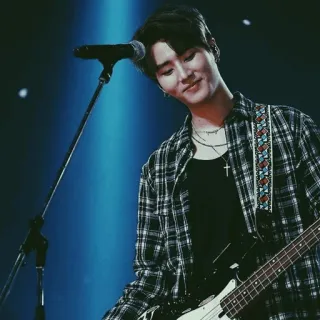 ⛲️ cfd87c4b nhạc sĩ, guitar, ca sĩ, nghệ sĩ biểu diễn, âm nhạc, buổi hòa nhạc, sân khấu telegram sticker