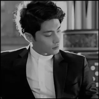 🌑 18ba1f03 Mann, Porträt, Anzug, Schwarzweiß, Formal, Stil telegram sticker