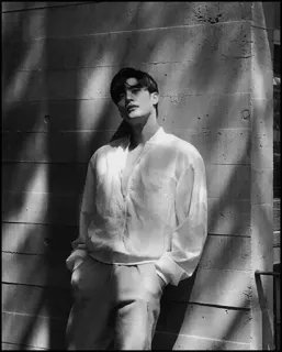 🌘 31601ee8 Mann, Porträt, Model, Mode, Schwarzweiß, Hemd, Pose telegram sticker