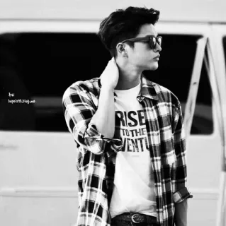 🕸 65f42bee RISE TO THE EVENT мужчина, мода, солнцезащитные очки, клетчатая рубашка, стиль telegram sticker