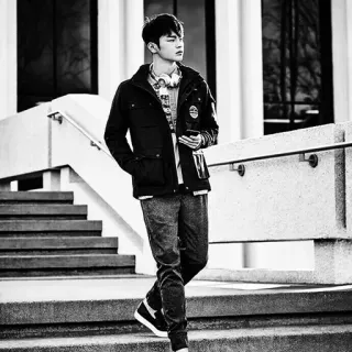 🕸 fcb629fe мужчина, человек, ходьба, на улице, лестница, городской telegram sticker