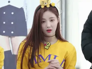 🥂 ccd79c56 family kpop, asiatica, donna, cantante, celebrità telegram sticker