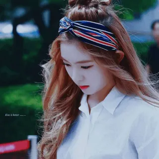 🌨 103521f8 Kiss is better portrait, femme, beauté, mode, fille, coréenne whatsapp sticker