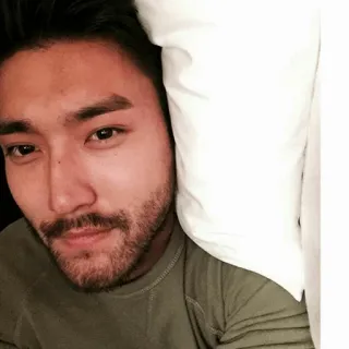 📿 a9dd580e pria, potret, selfie, jenggot, dalam ruangan, orang telegram sticker