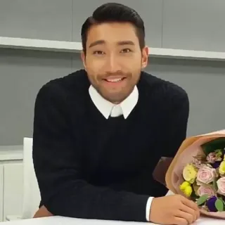 📿 e0d1787f pria, potret, bunga, buket, senyum, bahagia telegram sticker