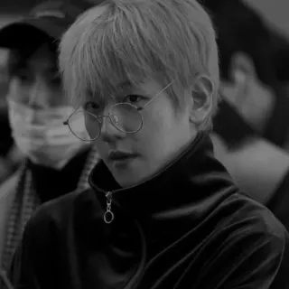 ✒️ c63ea1d4 Persona, Ritratto, Bianco e nero, Occhiali, Coreano, Cantante whatsapp sticker