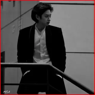 💷 c54fdcef MISA 男人, 黑白, 西装, 正装, 室内, 楼梯 whatsapp sticker