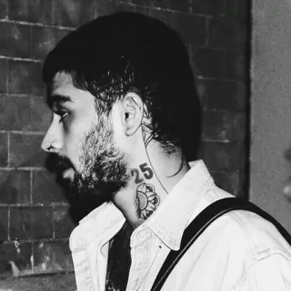 ☁️ 930b1c37 25 мужчина, татуировка, портрет, оттенки серого, профиль, борода, повседневный telegram sticker