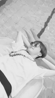 ☠ 39f4dba2 แว่นกันแดด, คน, ผ่อนคลาย, ขาวดำ, นอน, สระว่ายน้ำ whatsapp sticker