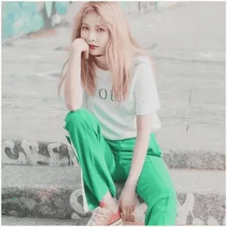 🥀 f91bfb94 out mulher, sentada, moda, retrato, pessoa, ao ar livre, casual, feminino telegram sticker