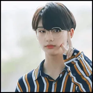✨ 35583343 Persona, K-pop, Hombre, Asiático, Cantante, Gafas whatsapp sticker