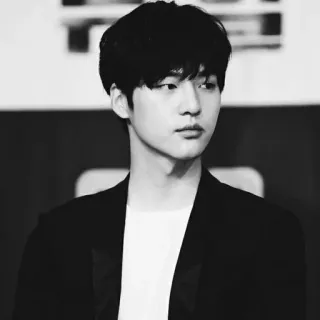 🕸 226eaa3c đàn ông, chân dung, đen trắng, Hàn Quốc, diễn viên, áo vest whatsapp sticker