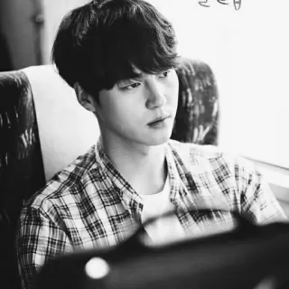 📎 ba8c2511 chân dung, đàn ông, áo ca rô, đen trắng whatsapp sticker