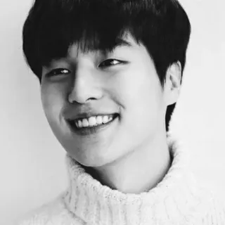 📎 d19e4893 chân dung, đàn ông, cười, người, cận cảnh, áo len whatsapp sticker