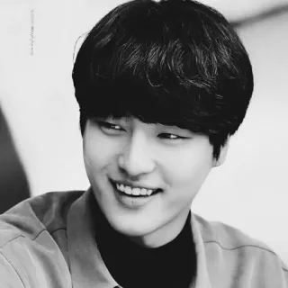 🕸 f03dd641 người, đàn ông, chân dung, cười, đen trắng, Hàn Quốc whatsapp sticker