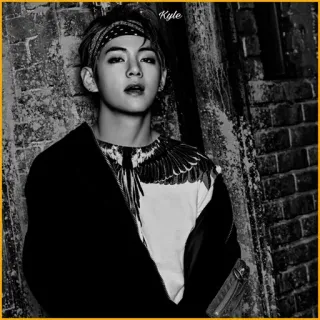 🕯 693a8ad8 Kyle kpop, celebryta, piosenkarz, muzyka, portret, bandana, monochromatyczny telegram sticker