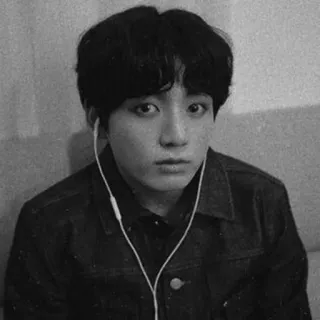 🕊 64ab2c4b personne, écouteurs, portrait, noir et blanc, jeune adulte, homme telegram sticker