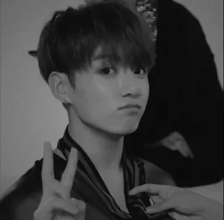 🕸 7448511b personne, kpop, coréen, chanteur, célébrité, homme, signe de paix telegram sticker