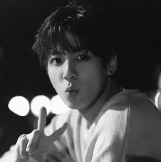 🕊 961f8277 personne, portrait, homme, signe de paix, jeune, noir et blanc telegram sticker