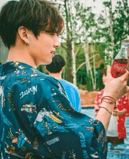 🕸 05f58e6b SAN DIEGO persoon, drankje, coca-cola, zomer, strand telegram sticker