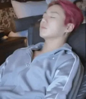 🕸 9ad6e79c persoon, zitten, rusten, binnen, haar telegram sticker